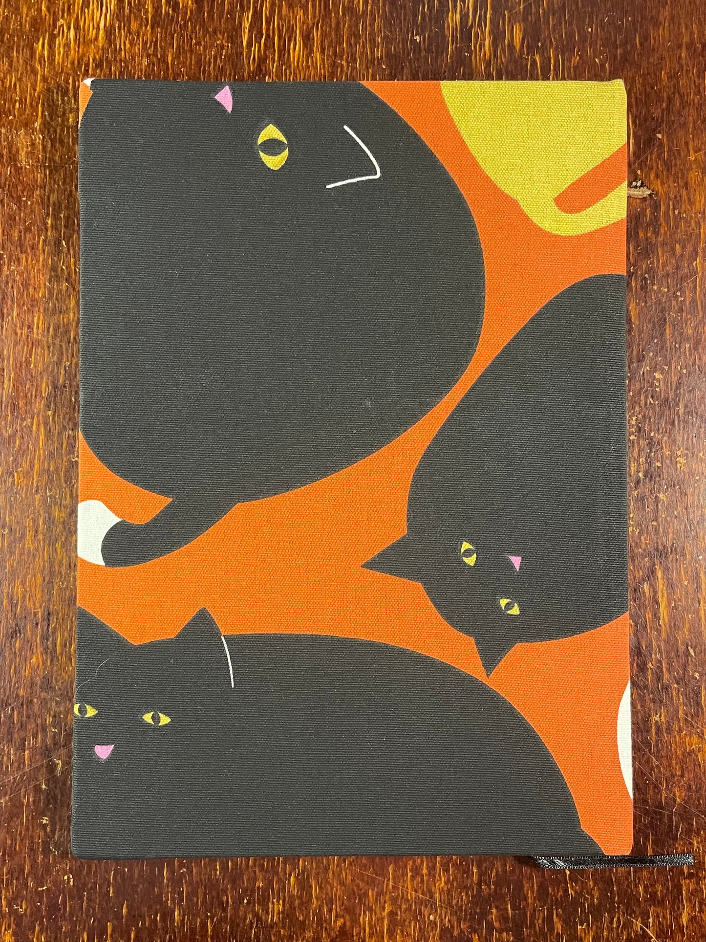 2026 Hardcover Diary A4 Week-to-View : Huge Cats