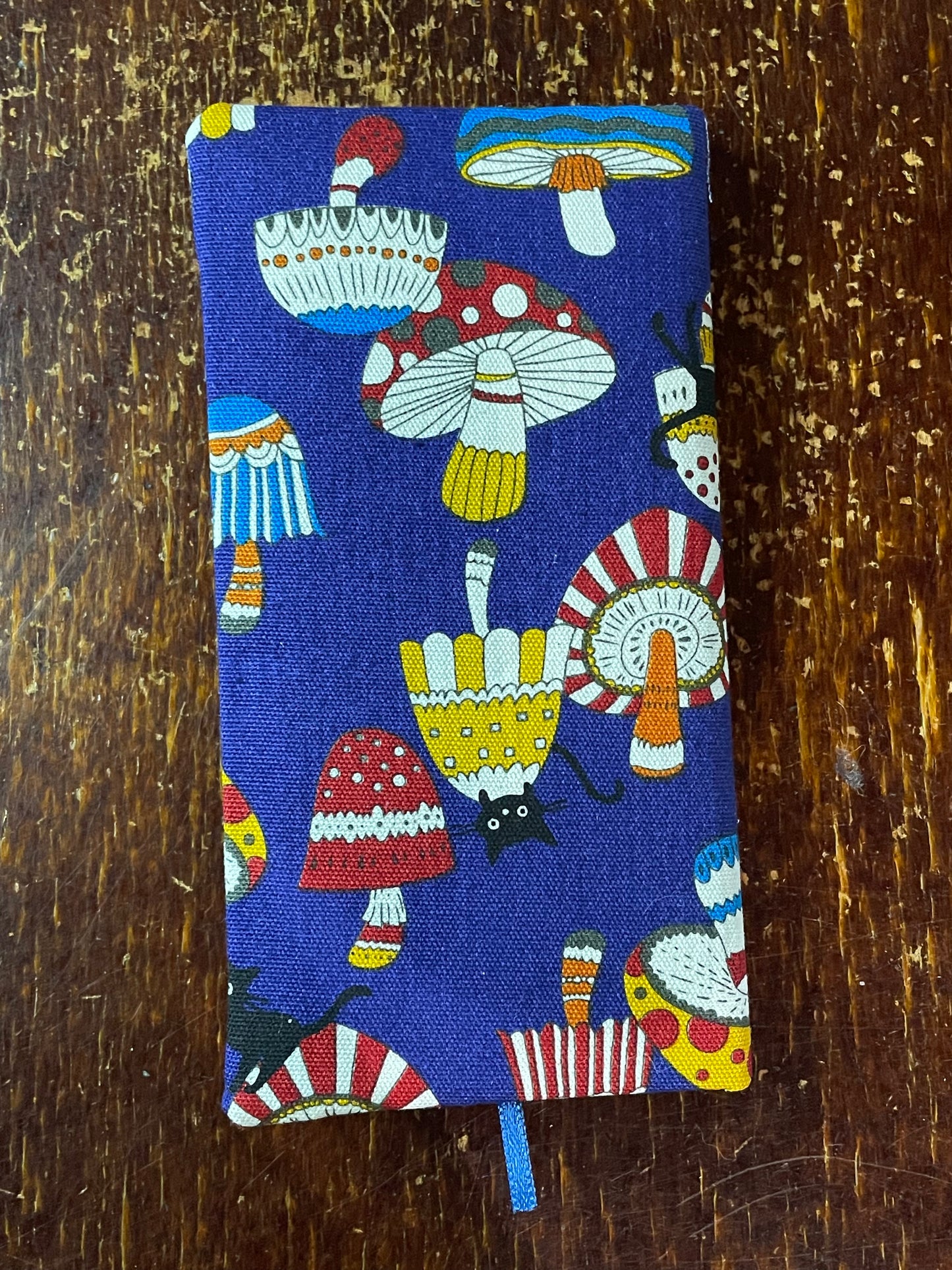 2026 Diary Pocket : Japanese Blue Mushrooms. With Cats.