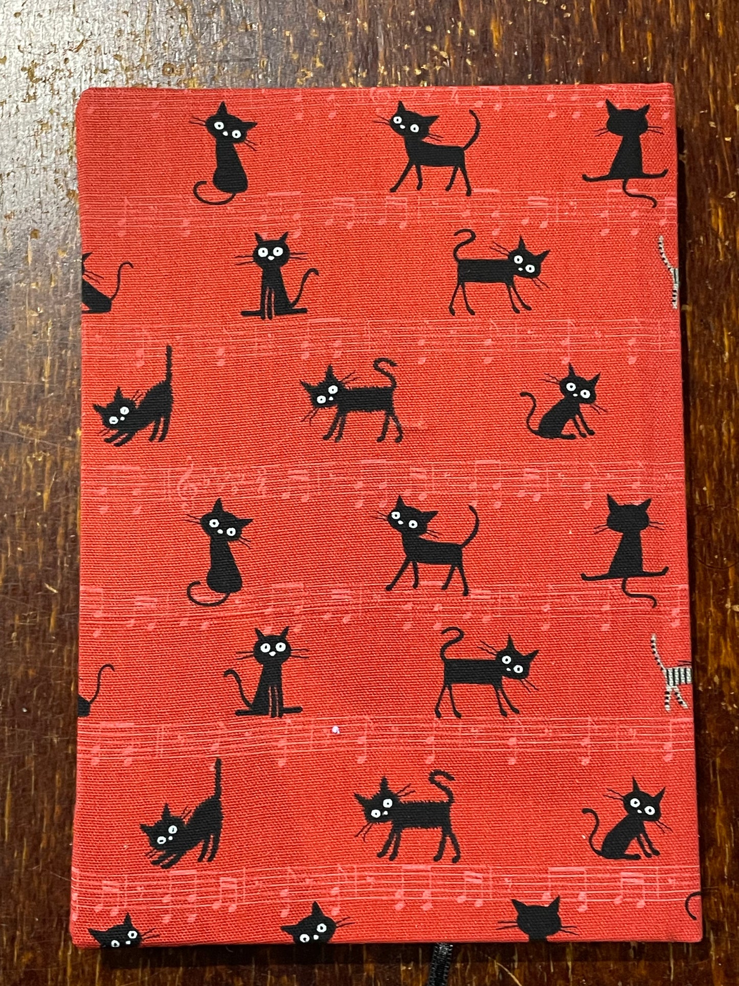 2026 Hardcover Diary A5 Week-to-View : Black Cats on Red Music