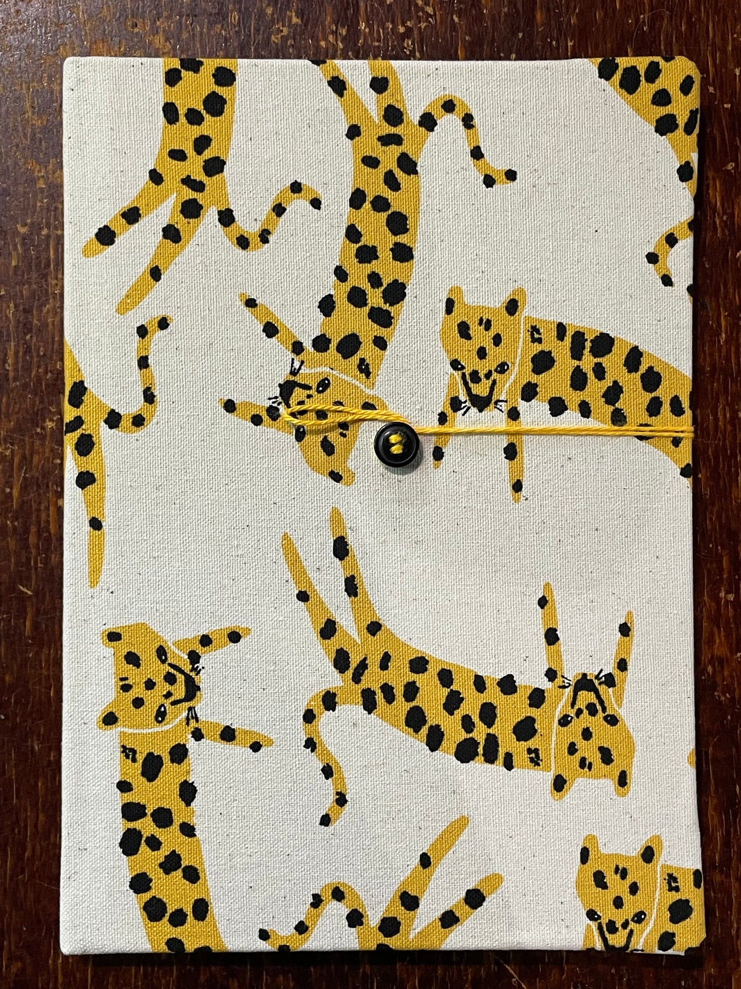 2026 Hardcover Diary A5 Week-to-View : Leopards