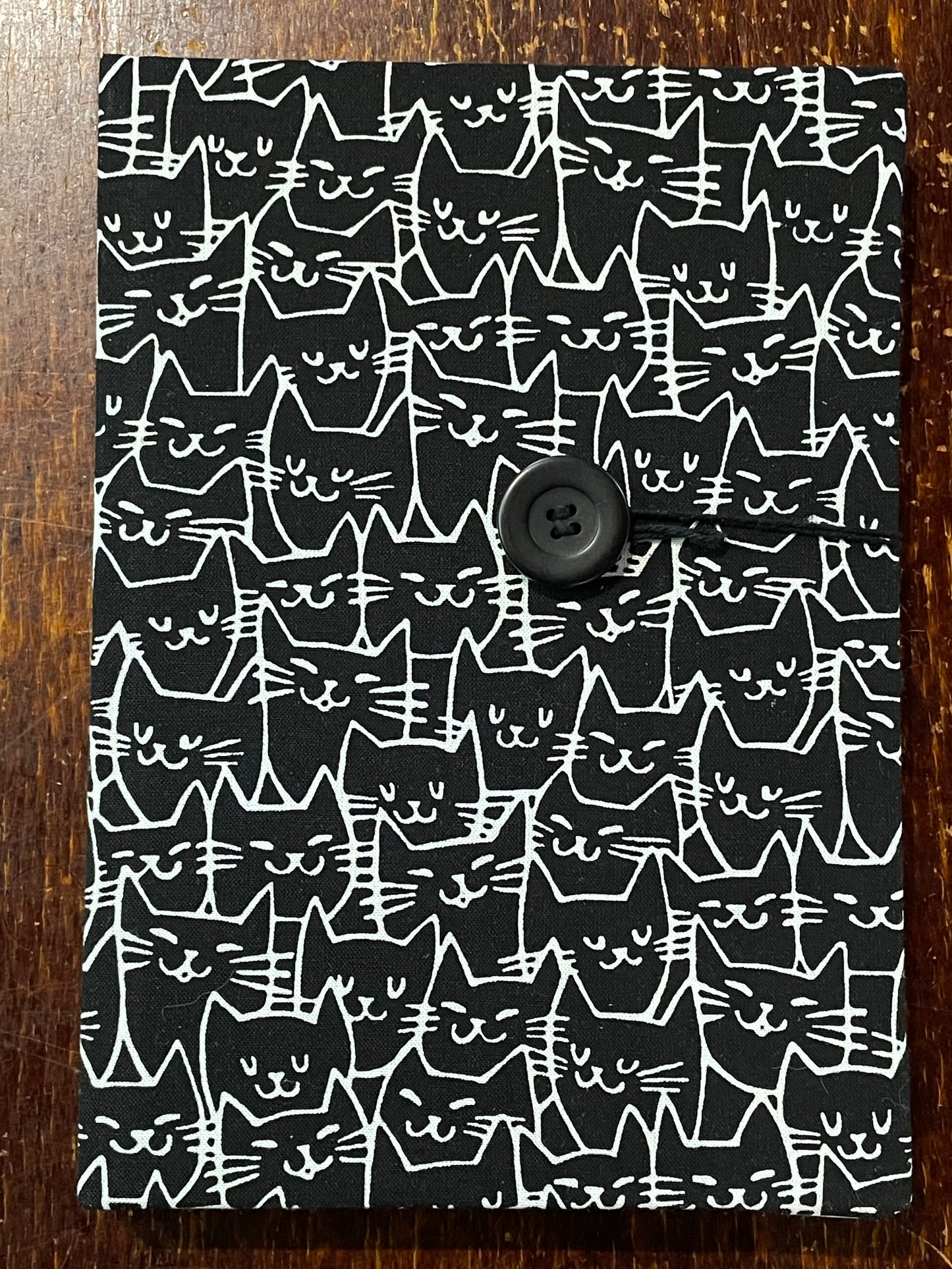 2026 Hardcover Diary A5 Day-to-Page : Black Cat Crowd