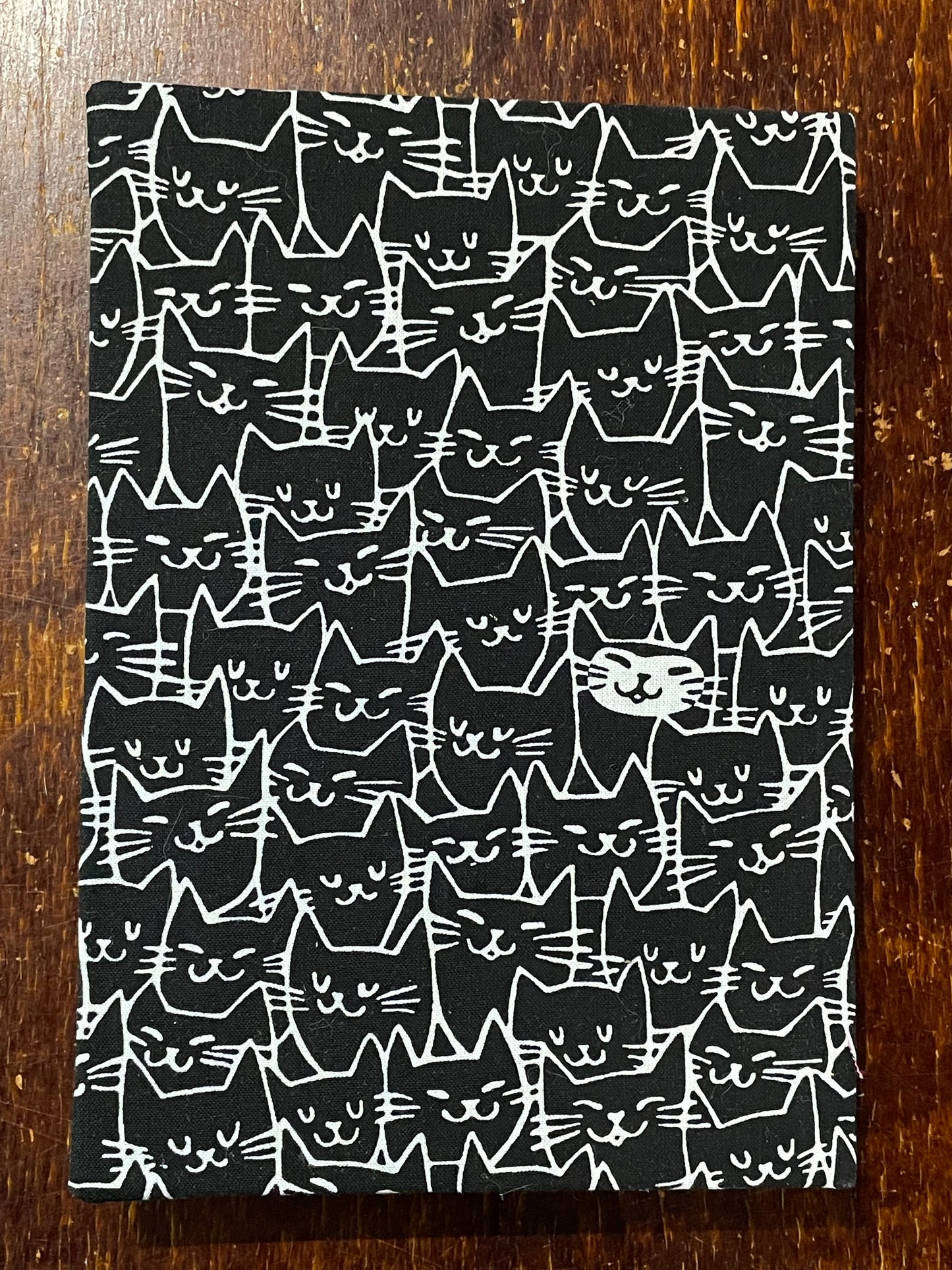 2026 Hardcover Diary A5 Day-to-Page : Black Cat Crowd